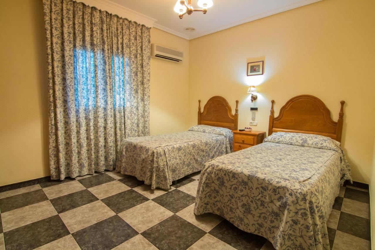 Hostal Santa Ana Madridejos Dış mekan fotoğraf